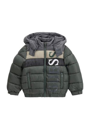 Giubbotto imbottito in verde scuro e grigio con blocchi di colore orizzontali. Dotato di cappuccio, chiusura frontale con zip e due tasche laterali. Tessuto morbido.