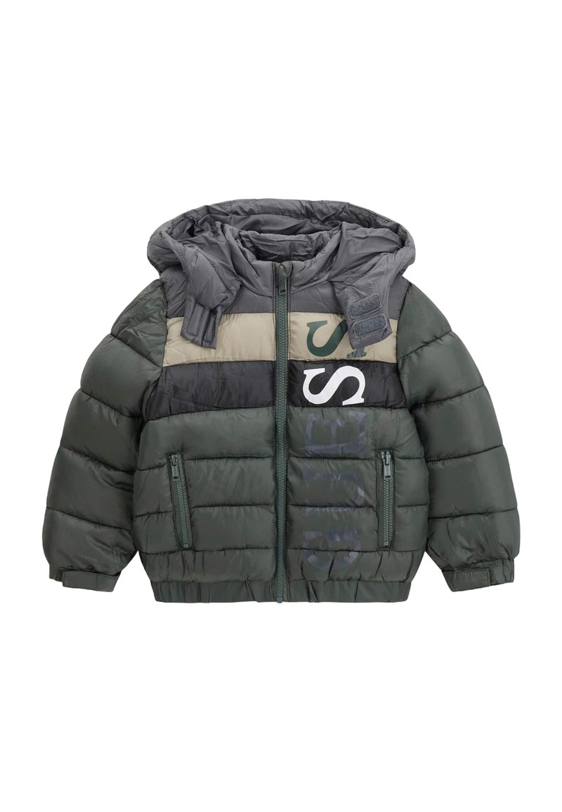 Giubbotto imbottito in verde scuro e grigio con blocchi di colore orizzontali. Dotato di cappuccio, chiusura frontale con zip e due tasche laterali. Tessuto morbido.