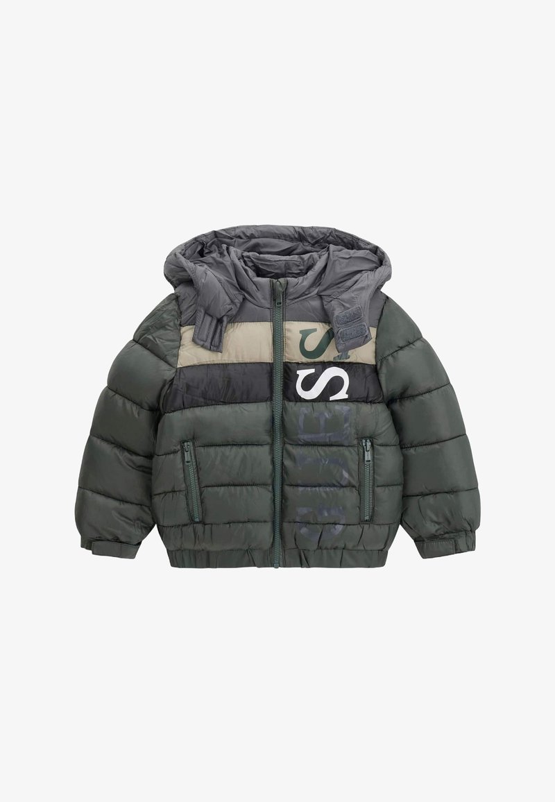 Nafukovacia bunda v tmavozelenej a šedej farbe s horizontálnymi farebnými blokmi. Má kapucňu, zips vpredu a dve bočné vrecká. Mäkká textúra.