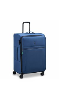 Valigia blu con una scocca rigida, due ruote girevoli, un manico telescopico nero e una tasca frontale con zip. Presenta un semplice logo sulla parte anteriore.