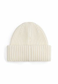 Cappello beanie a coste color crema con risvolto, realizzato in materiale lavorato a maglia. Caratterizzato da una texture morbida e da dettagli di cucitura sottili.