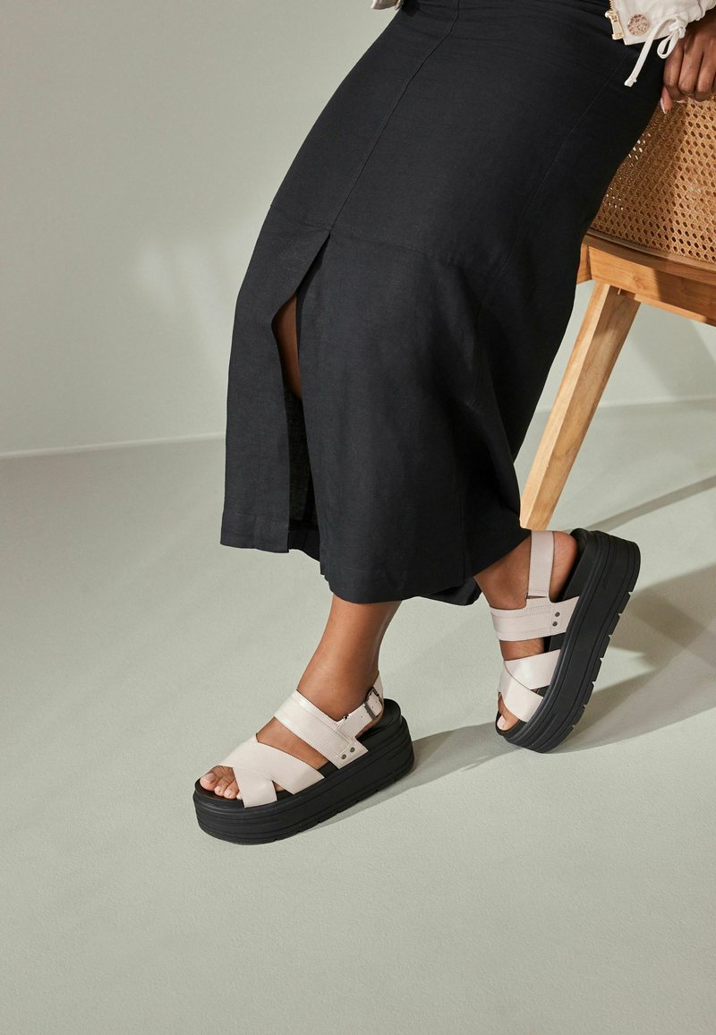 Next CHUNKY REGULAR WIDE FIT - Platvormsandaalid - bone