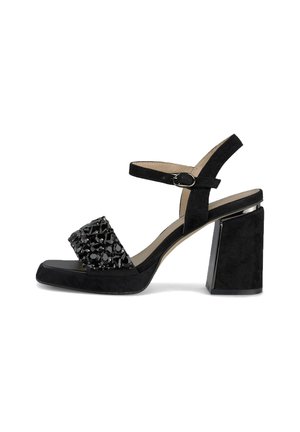 Sandal con tacco a blocco in suede nero, con cinturino alla caviglia e grandi decorazioni di perline nere sulla fascia frontale, design a punta quadrata.