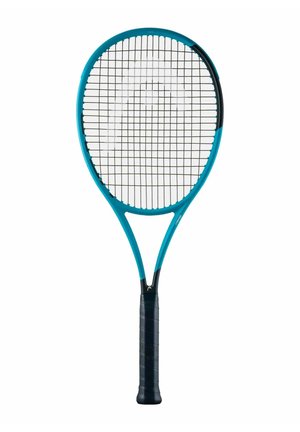 Racchetta da tennis con telaio blu, impugnatura nera e corde tese, mostrata su uno sfondo bianco.