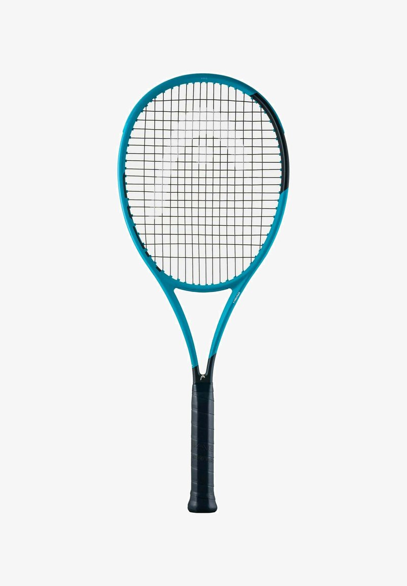 Tennisschläger mit blauem Rahmen, schwarzem Griff und straff gespannten Saiten, dargestellt vor weißem Hintergrund.