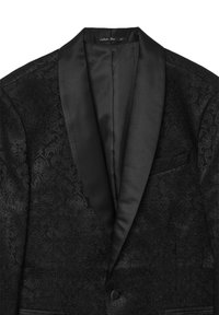 Giacca da smoking nera con motivo floreale testurizzato, collo scialle in satin, chiusura con un solo bottone e taschino sul petto discreto.