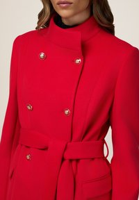 Oltre DOPPIOPETTO CON CINTURA - Cappotto classico - rosso