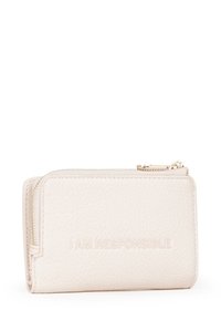 Portafoglio in pelle color crema con superficie testurizzata, testo in rilievo "I AM RESPONSIBLE", chiusura con zip e forma rettangolare compatta.