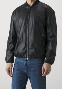Armani Exchange Imiteret læderjakke - black