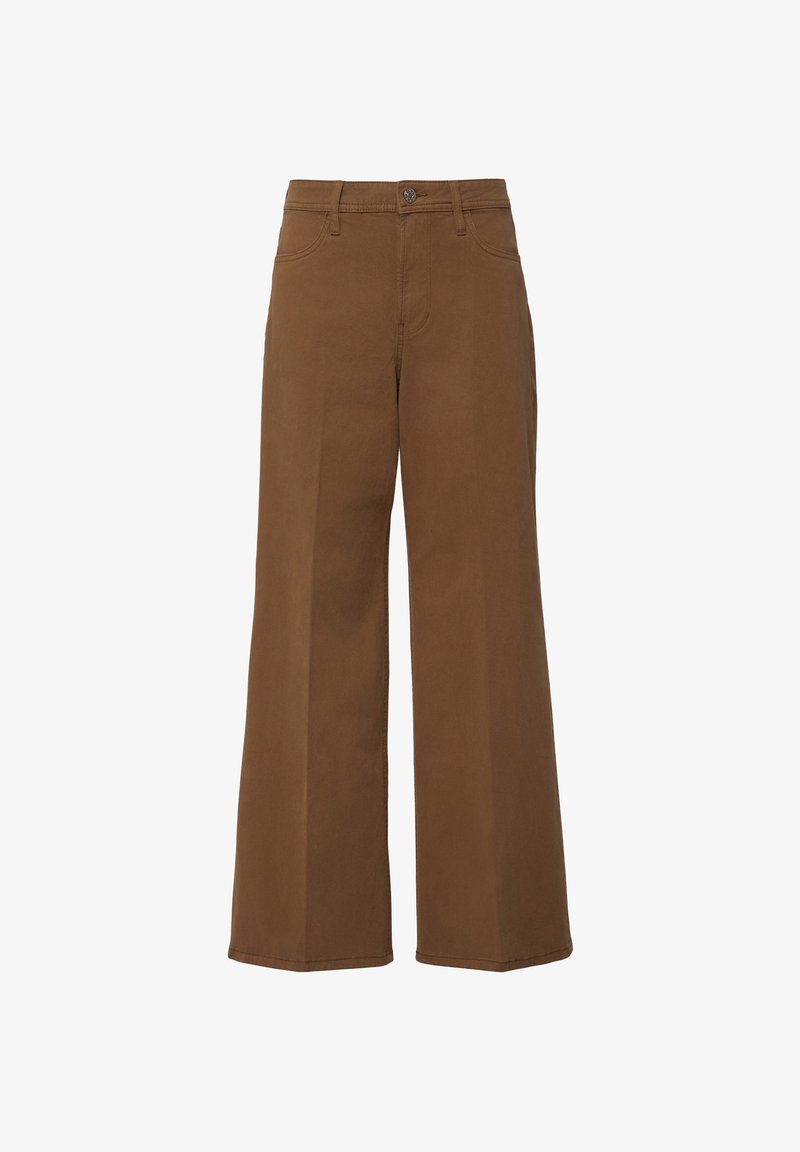 Brązowe spodnie typu szerokie nogawki z przednimi kieszeniami, szlufkami na pasek i zapięciem na guzik, prezentowane na białym tle.