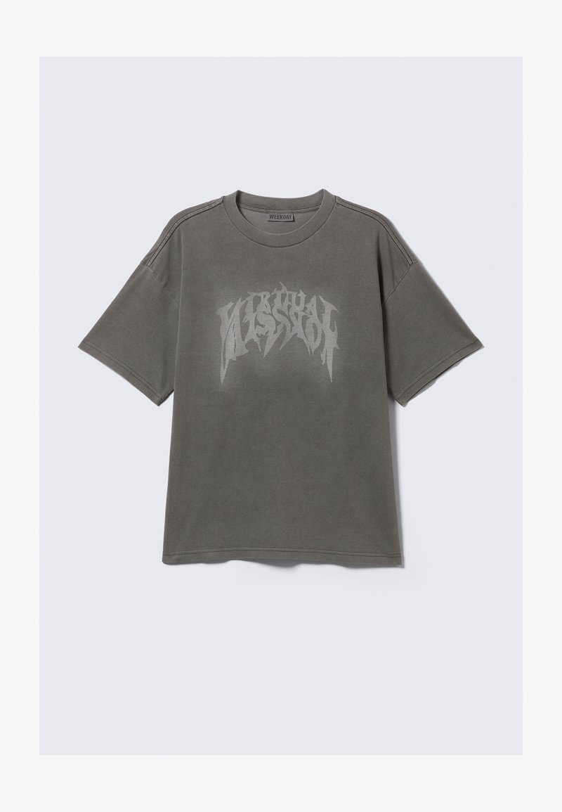 Graues übergroßes T-Shirt aus Baumwolle mit einem strukturierten Grafiklogo auf der Vorderseite. Kurze Ärmel und rundem Halsausschnitt.