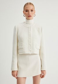 CROP - Chaqueta de punto - off white