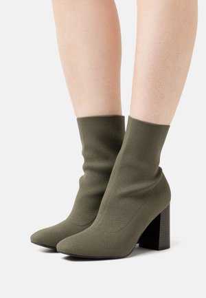 Bianco, Bottines - green