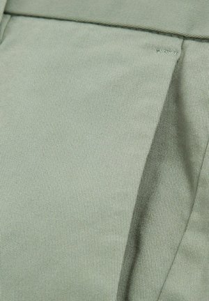 Reiss REGULAR FIT-WICKET WITH STRETCH - Pantaloni scurți - pistachio