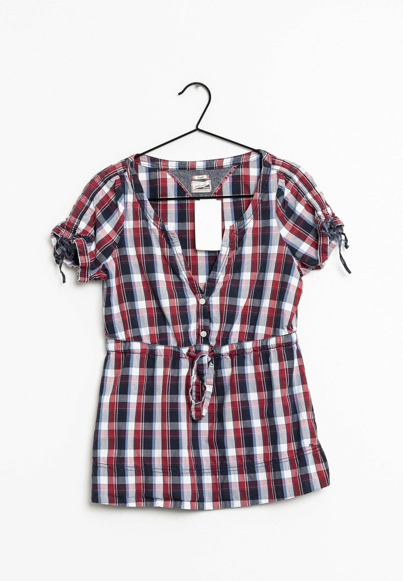 Karierte Bluse in Rot, Marineblau und Weiß mit V-Ausschnitt, kurzen Puffärmeln und Kordelzug in der Taille. Mit einer Knopfleiste und einem angehängten Etikett.