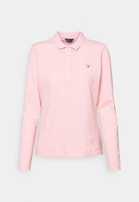 Långärmad polo i mjuk rosa bomull, med klassisk krage, knäppning och broderad logotyp på bröstet.