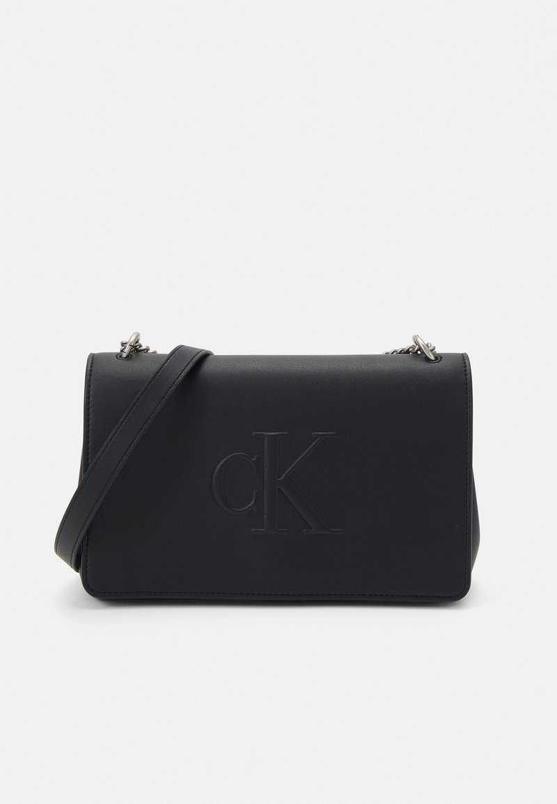 Calvin Klein Jeans SCULPTED FLAP25 DEBOSS - Taška s příčným popruhem - black