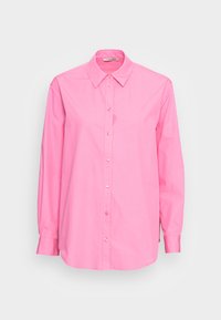Rosa bomullsskjorta med knappar framtill, långa ärmar, spridd krage och rak fåll, med fem knappar på framsidan och en känsla av slät textur.