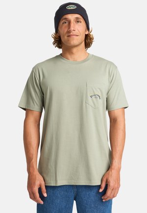 Billabong STACKED ARCH PKT - Print T-shirt - gjk0