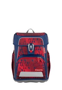 Sac à dos rouge et bleu avec des motifs géométriques, poche zippée à l'avant, accents gris, poignee supérieure et bretelles ajustables. Matériau durable.