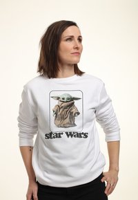 Star Wars STAR WARS: THE MANDALORIAN THE CHILD RETRO NO STRIPES - Sweatshirt - white