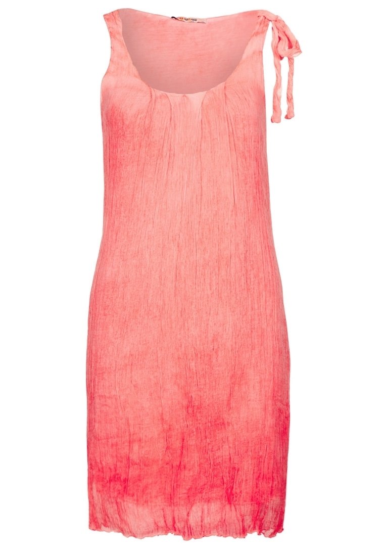 Abito ombre rosa con scollo a barca e spalline regolabili. Tessuto leggero e testurizzato con un design fluido e orlo irregolare.
