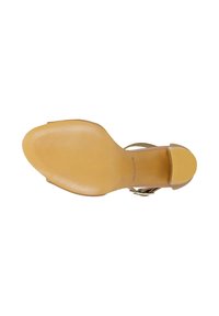 Beige High Heel Sandale mit einer glatten Gummisohle, die über einen strukturierten Griff und ein minimalistisches Design verfügt. Enthält einen verstellbaren Knöchelriemen und metallische Akzente.