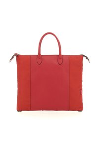 Borsa tote in pelle rossa con due manici superiori, chiusura a zip e pannelli laterali in tessuto rosso a contrasto. Texture liscia con forma rettangolare strutturata.
