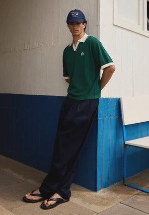 Bershka, PREPPY - POLO- TSHIRT 01273715 - Polo - dark green