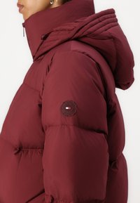 Tommy Hilfiger CASUAL COAT - Geacă cu puf - deep rouge