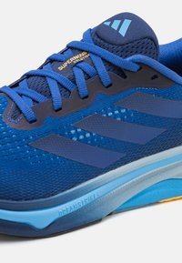 adidas Performance SUPERNOVA SOLUTION - Zapatillas running asfalto - team royal blue/dark blue/blue burst