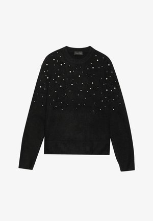 Maglione nero lavorato a maglia con scollo rotondo, caratterizzato da accenti di perle bianche sparse e polsini e orlo a coste. Texture morbida e vestibilità rilassata.