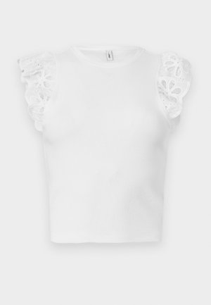 Haut blanc sans manches en maille côtelée avec encolure ronde et détails en dentelle florale volantée sur les épaules.