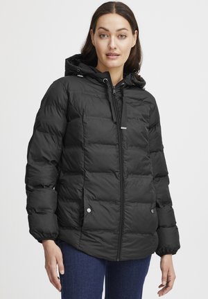 Doudoune noire avec capuche, design matelassé, fermeture éclair à l'avant et accents de boutons-pression. Présente des poignets élastiques pour un ajustement snug.