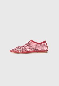 Unselected, cherry red