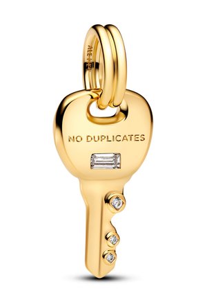 Ciondolo a forma di chiave d'oro con incisione "NO DUPLICATES", caratterizzato da un rettangolo e tre diamanti rotondi, superficie lucida e bordi lisci.