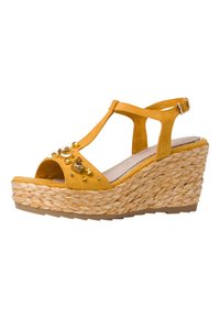 Gelbe Wildleder-Wedgesandalen mit offenem Zeh, dekorativen Edelsteinakzenten und einer geflochtenen Seilsohle. Verstellbarer Knöchelriemen für eine optimale Passform.