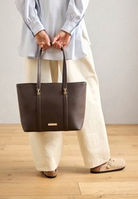 Handtas - dark brown