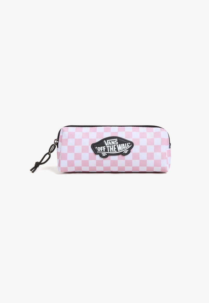 Portapenne Vans con motivo a scacchi rosa e bianco, dotato di un'etichetta in gomma nera e chiusura a zip con un'etichetta in tessuto.