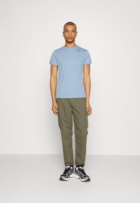 K-Way LE VRAI EDOUARD UNISEX - T-shirt basic - azure/light marine