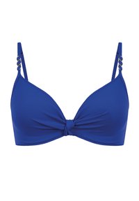 Niebieski trójkątny stanik bikini wykonany z teksturowanej tkaniny, z detalem węzła z przodu i cienkimi ramiączkami ozdobionymi metalowymi kółkami.