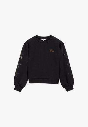 Hanorac negru cu guler rotund și nervuri, mâneci bufante și aplicații metalice în formă de stea pe mâneci. Inscripția "EȘTI O STEA" este imprimată pe față.