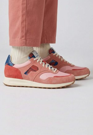 Panafrica, ARUSHA - Tenisky - apricot