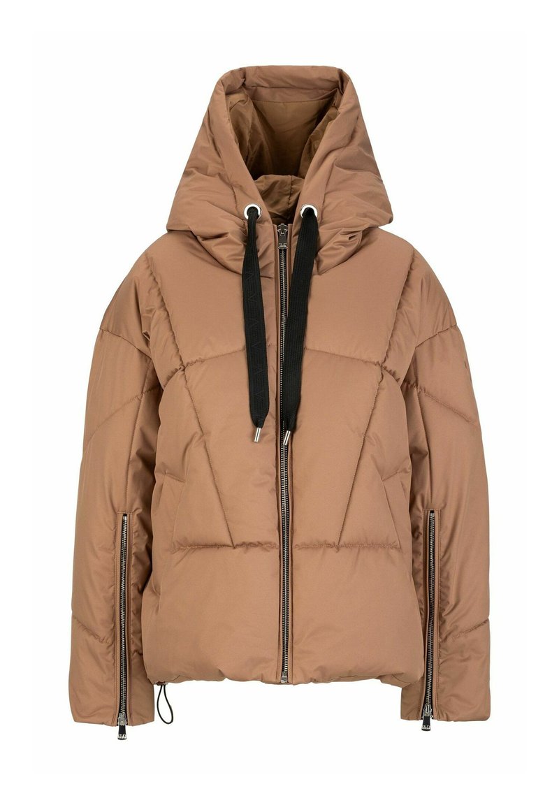 Brauner Daunenjacke mit Kapuze, ausgestattet mit Reißverschlusstaschen, elastischen Kordeln und einem gesteppten Design, das Textur verleiht.