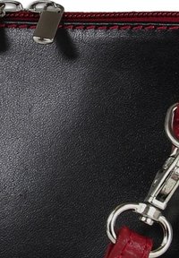 DrachenLeder Umhängetasche - schwarz rot