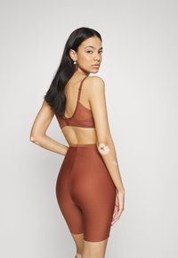 Triumph MY LIGHT SENSATION PANTY - Figūrą formuojantys apatiniai - dark caramel