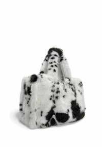 Sac à main en fausse fourrure avec un motif de vache noir et blanc. Forme carrée avec deux anses et une surface douce et texturée.