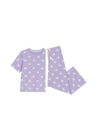Lavendel pyjama-set met een top met korte mouwen en bijpassende broek, beide versierd met witte hartpatronen. Zacht materiaal, casual ontwerp.