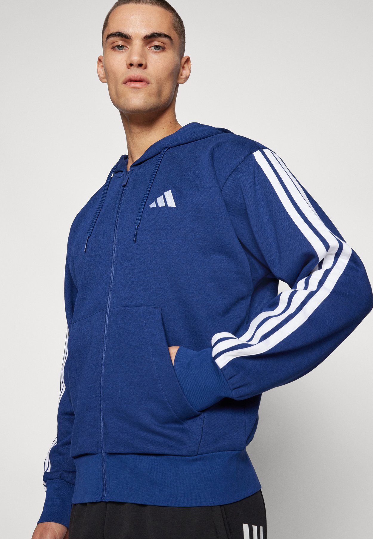 ESSENTIALS THREE STRIPES FLEECE