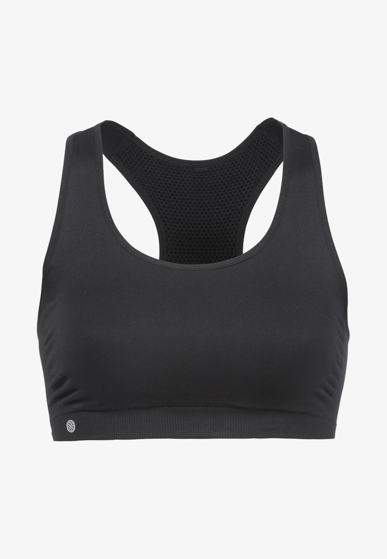 Czarny stanik sportowy z gładkiego materiału, z tyłem w stylu racerback i siateczkowym panelem na plecach. Posiada subtelną logo po dolnej stronie przodu.